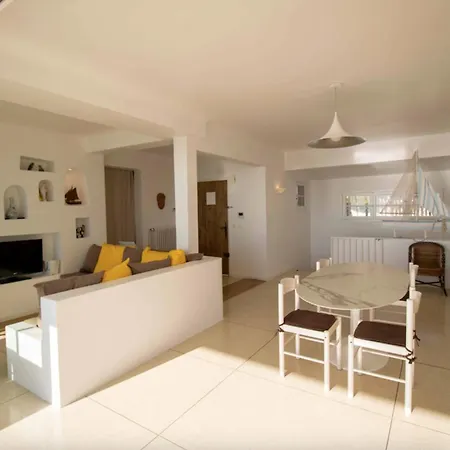 Dom wakacyjny Beautiful House With Pool 3 Terraces And Garden Fréjus